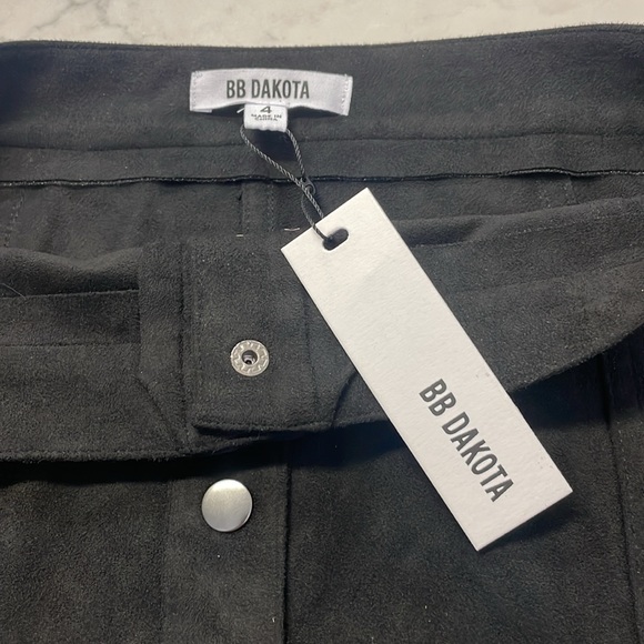 NWT BB Dakota Black Faux Suede Mini Skirt Size 4 - Picture 3 of 7
